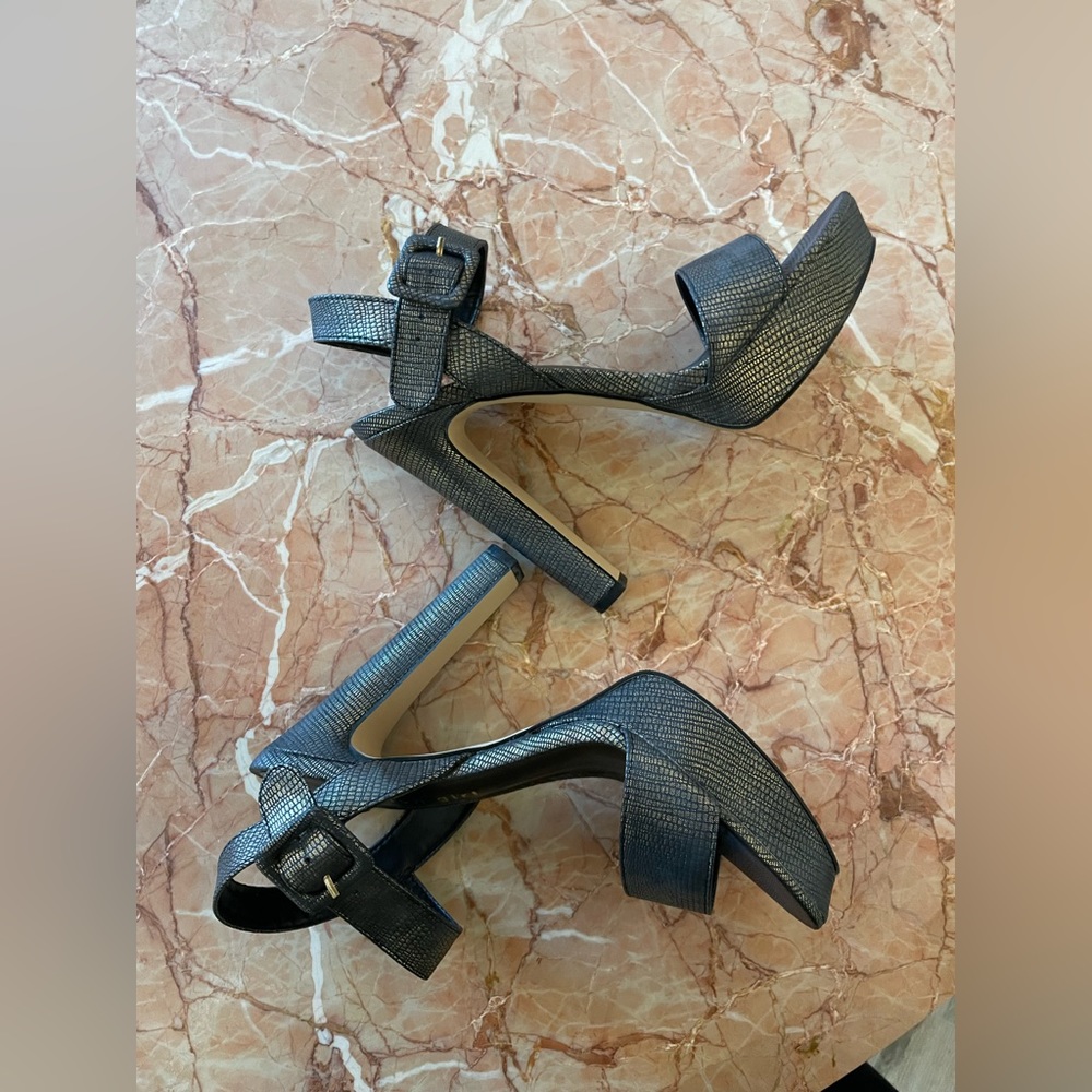 Madden girl steel color platform heels like new